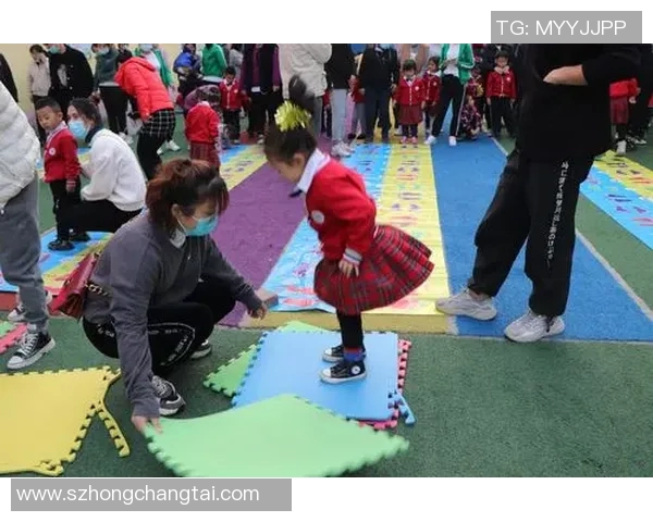 亲子同乐足球游戏探索亲子互动与运动乐趣的完美结合 亲子同乐足球游戏探索亲子互动与运动乐趣的完美结合